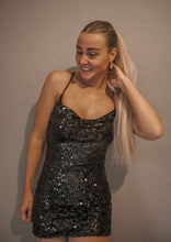 Afbeelding in Gallery-weergave laden, READY TO PARTY’ SPARKLE DRESS - BLACK
