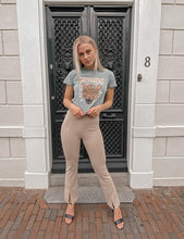 Afbeelding in Gallery-weergave laden, BEIGE FLARED PANTS MET SPLIT
