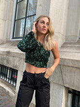 Afbeelding in Gallery-weergave laden, ONE SHOULDER GLITTER TOP - GREEN
